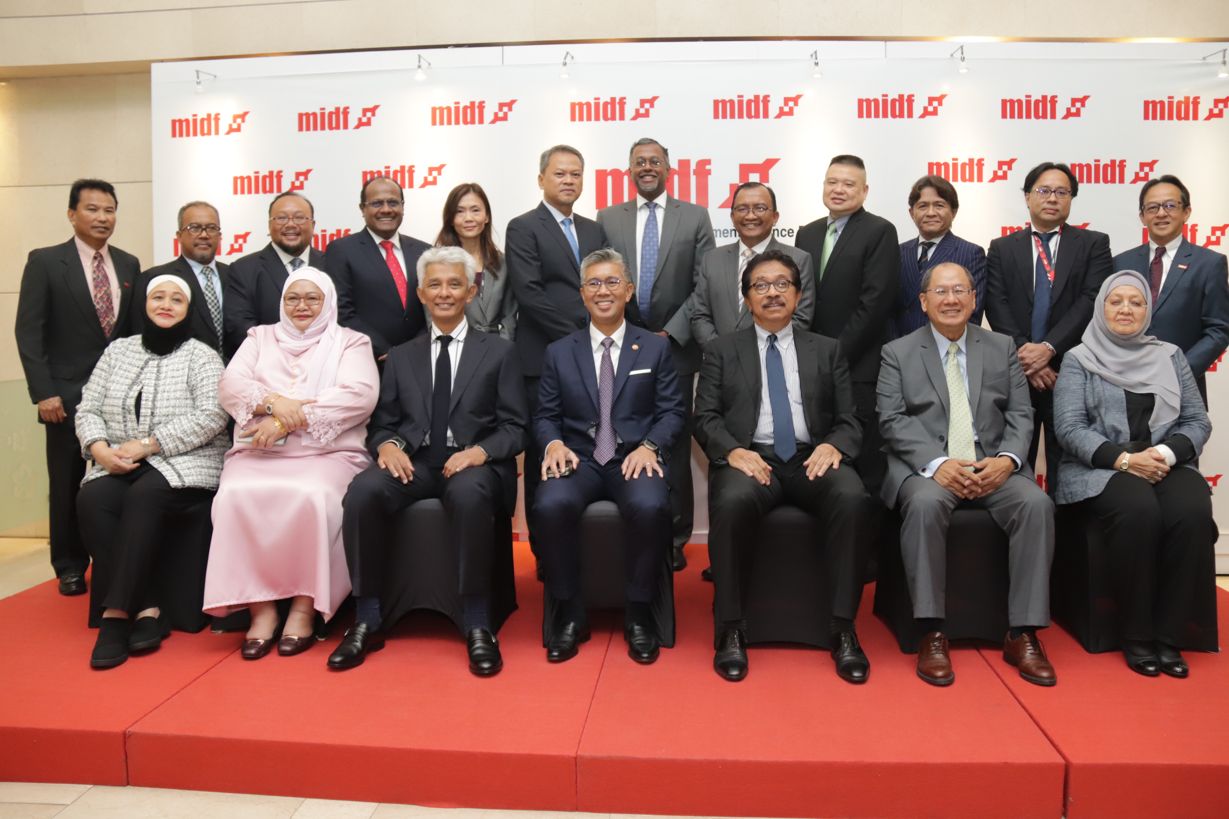 MITI Minister YB Tengku Zafrul with MIDF Board of Directors and Key Management