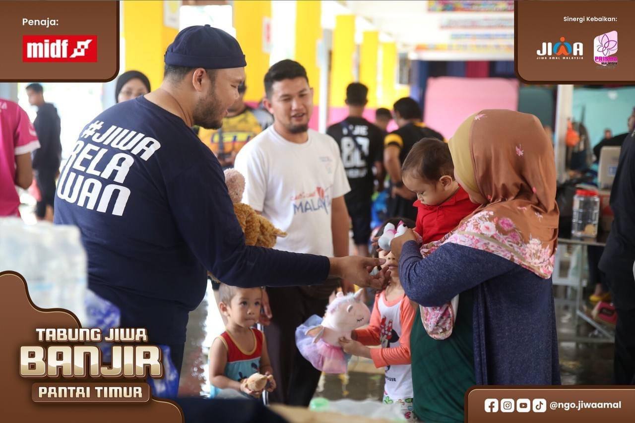 MIDF Donates to Flood-Stricken Kelantan & Terengganu.